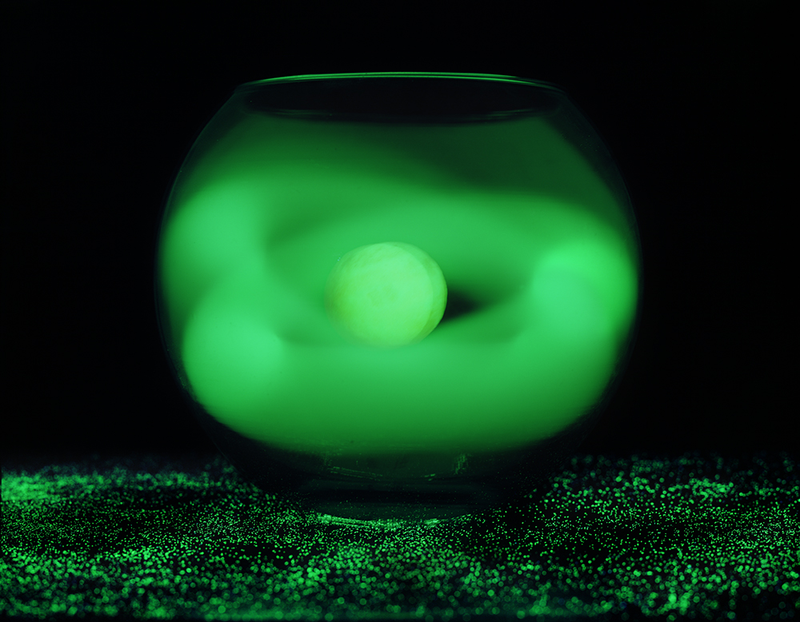 Illustration for article titled Photos of Science Experiments are Mysterious and Dazzling